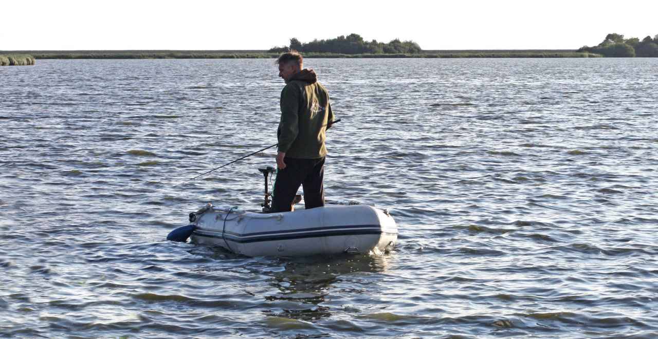 Taking Lines out with a Rubber Boat – Tips & Tricks