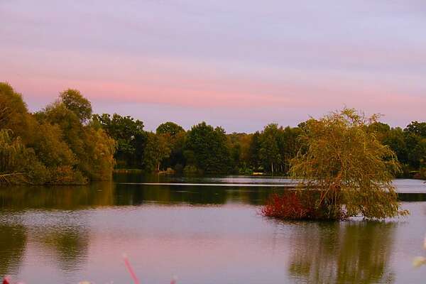 Etang Marolles uitzicht over het water met ondergaande zon