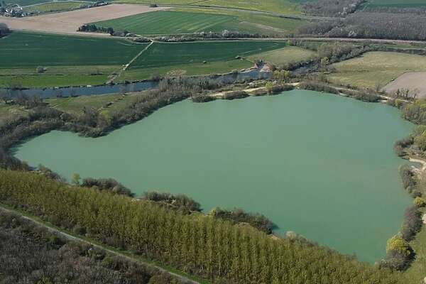 Lac de Lepinet een groot betaalwater in Frankrijk