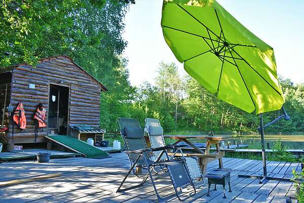Het platform met de cabin op de achtergrond