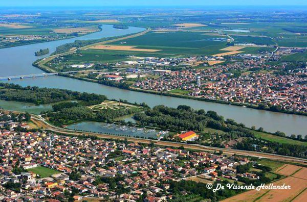 Uitzicht over rivier de Po