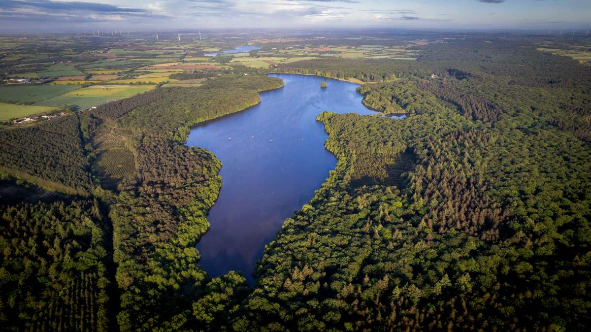 Drone Lakeview Chateau Lake Poiteviniere Drone Lakeview Chateau