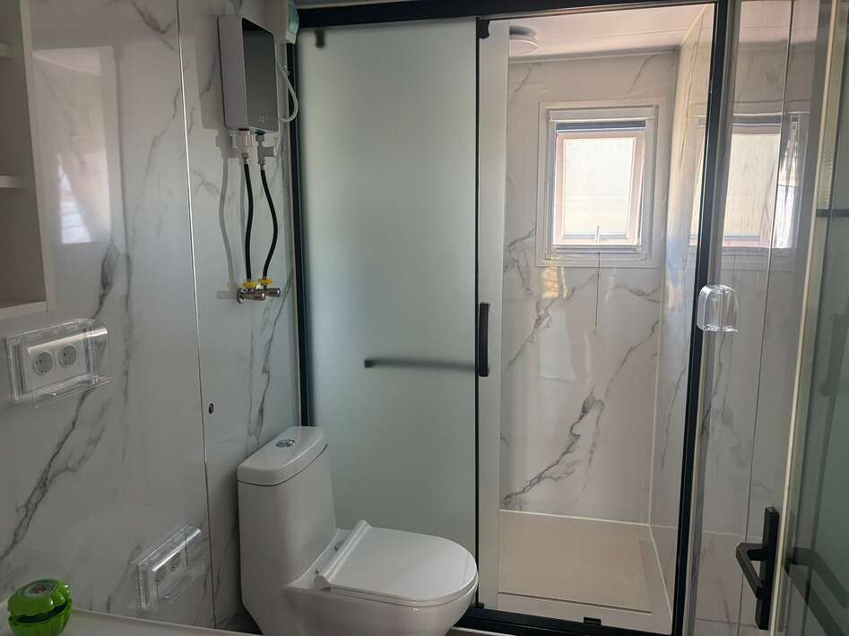 Caspe Fishing Chaos Accommodation Bathroom Chaos Bathroom 1